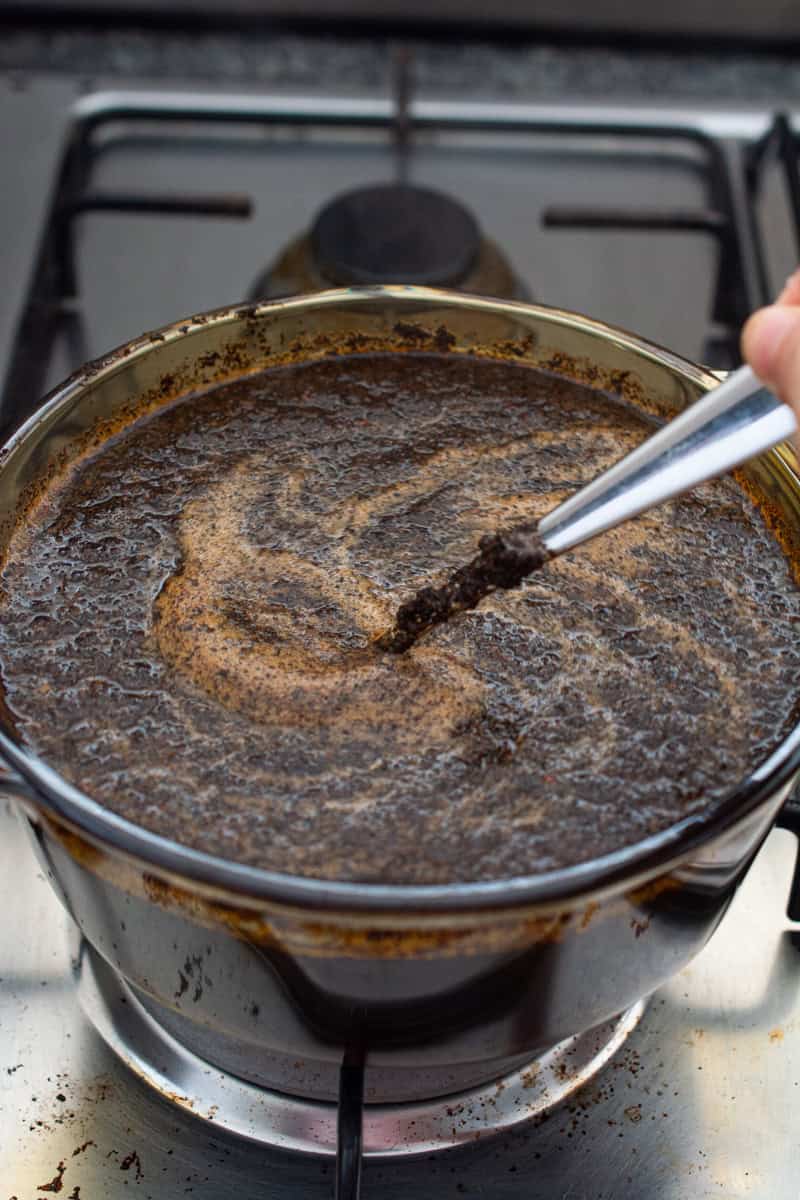 thai tea mixed in hot water