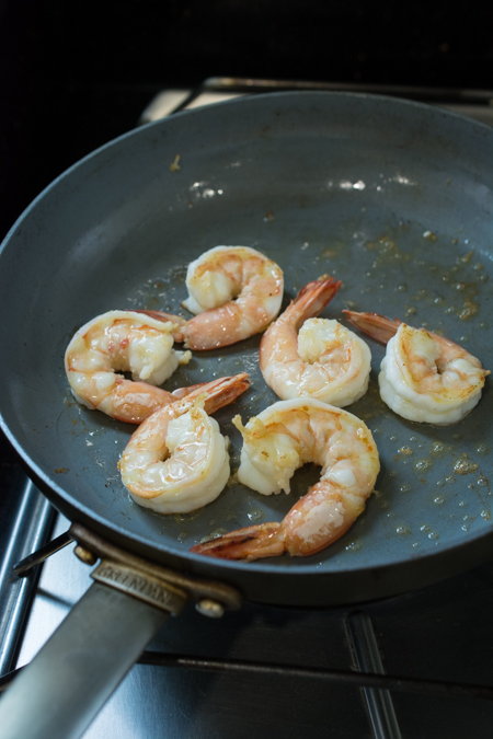 Mojo de Ajo Shrimp Pasta is a Mexican inspired version of Spaghetti aglio e olio. Pasta tossed in Mojo de Ajo (garlic oil), topped with succulent shrimp, chili flakes and fresh parsley or cilantro. 