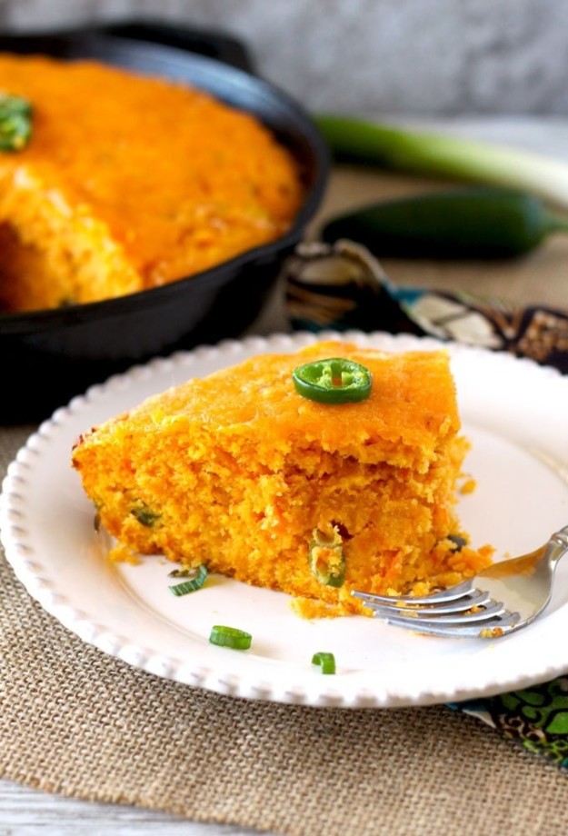 https://www.wokandskillet.com/wp-content/uploads/2016/11/Cheddar-Jalape%C3%B1o-Sweet-Potato-Cornbread.jpg