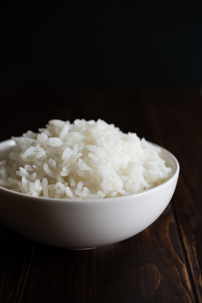 Cooked white rice in a bowl