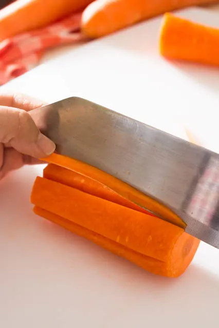 How to cut carrots into flowers