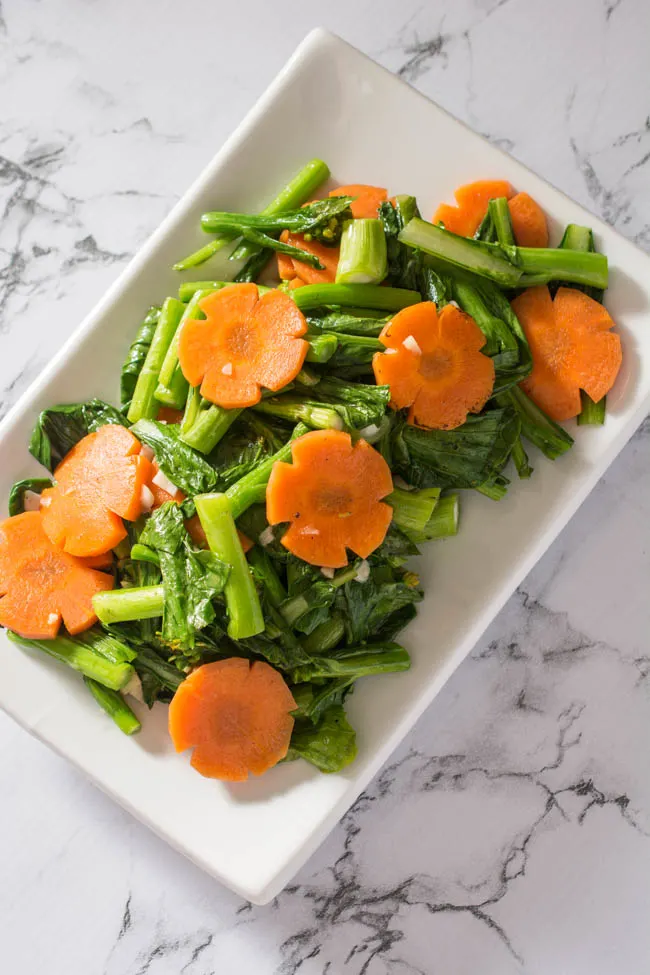 How to cut carrots into flowers