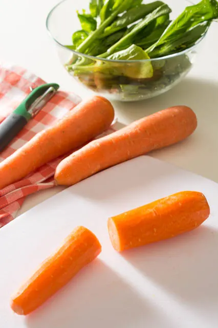 How to cut carrots into flowers