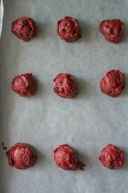 These Red Velvet Chocolate Chip Cookies are awesome enough on their own, but add the Cream Cheese Frosting and it takes the cookie to a whole new level of YUM!