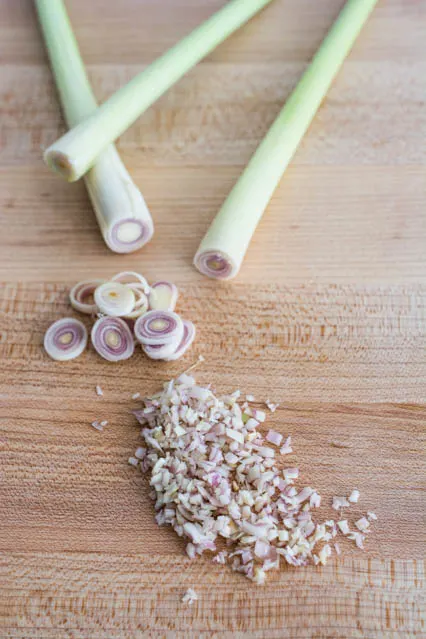 how to finely mince lemongrass