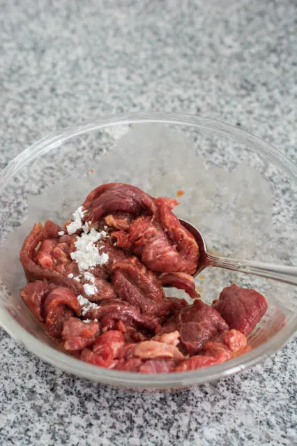 marinading sliced beef in corn starch