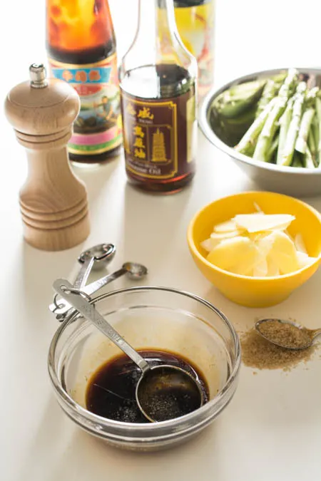 sauce preparation for shrimp and asparagus