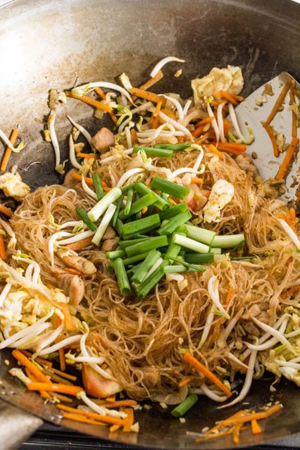 pad woon sen with scallions in wok 