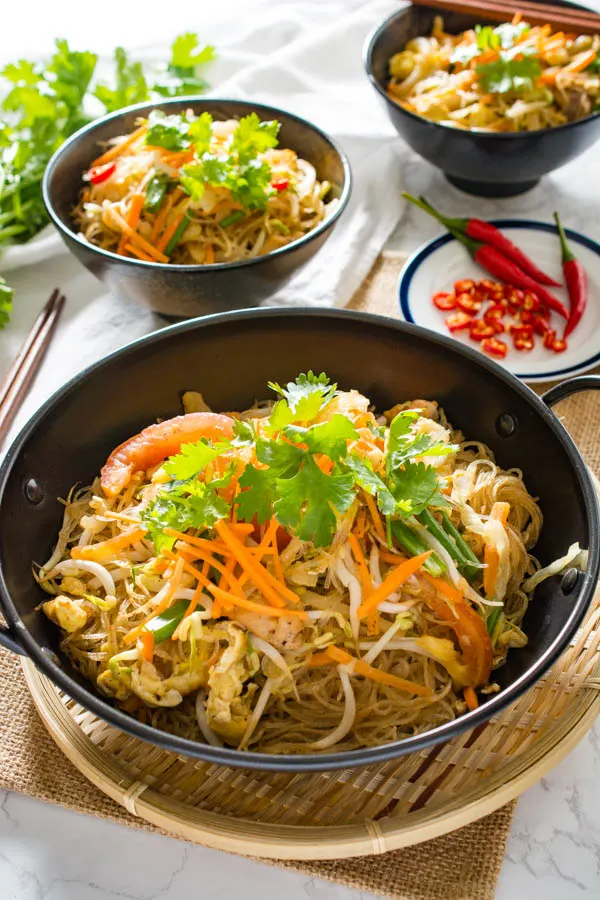 Pad Woon Sen Thai Stir Fried Glass Noodles Wok Skillet