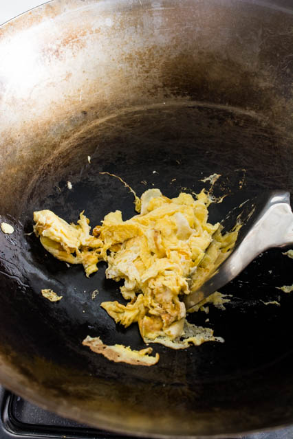 scrambled egg in a wok for pad woon sen