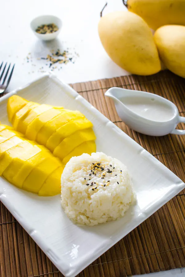 thai mango with sticky rice