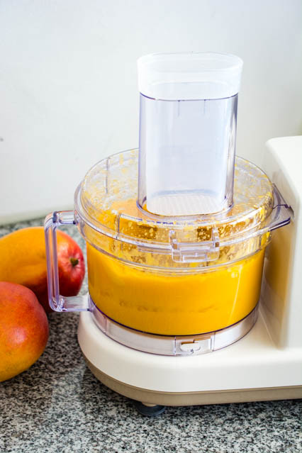 mango puree in food processor for chinese mango pudding