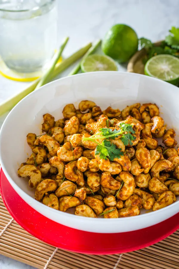 tom yum cashews in a bowl