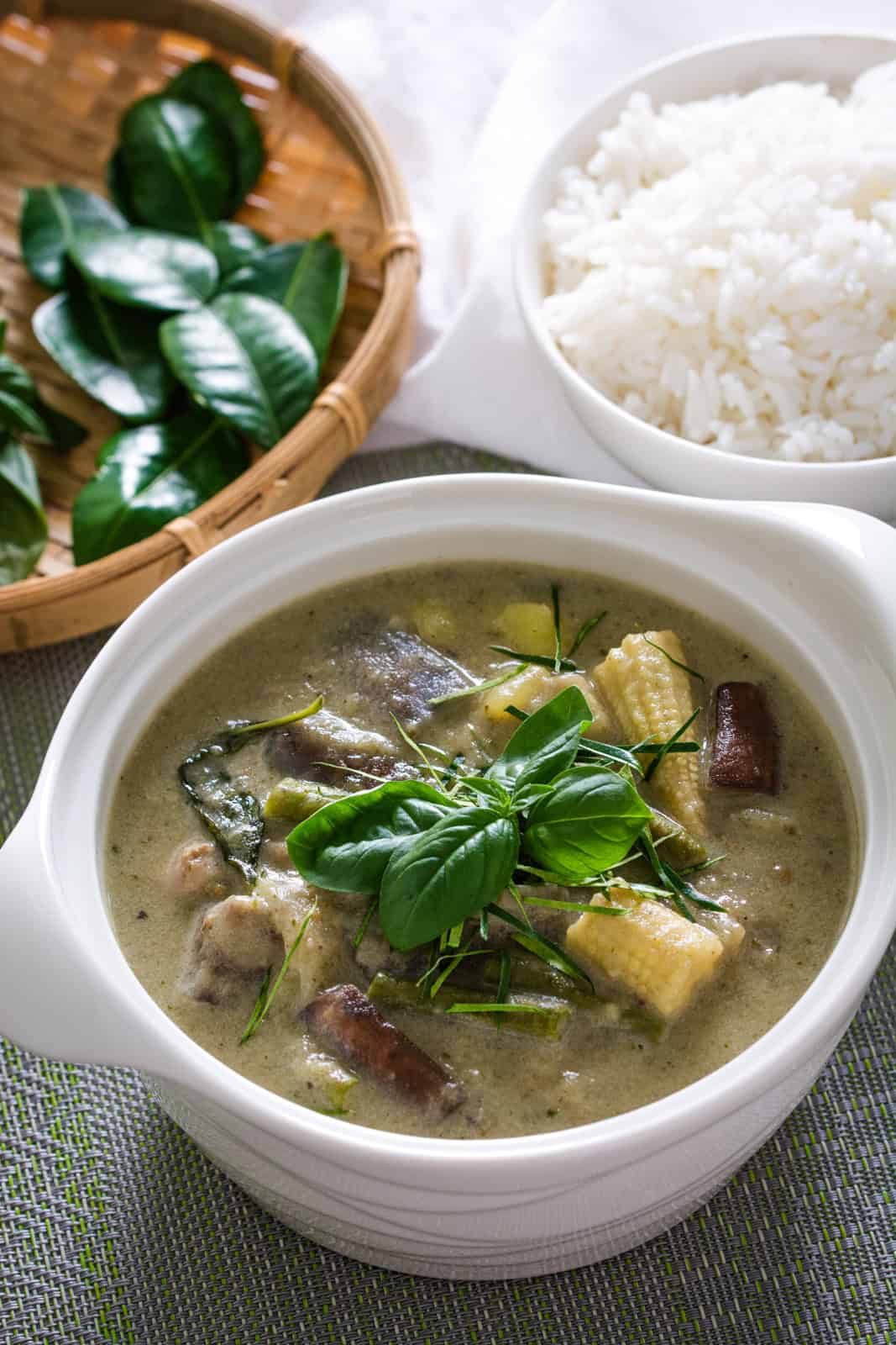 thai green curry with chicken and vegetables