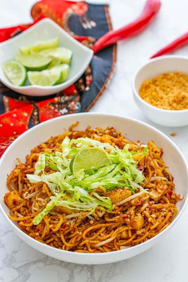 Malaysian Fried Noodles (Mamak Style Mee Goreng)