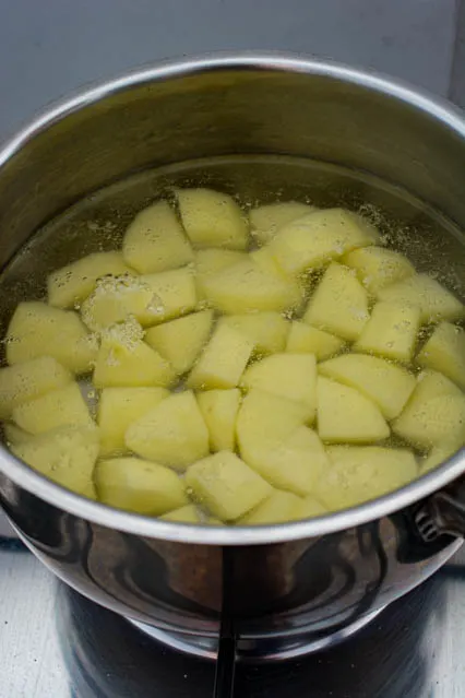 potato pieces in water 