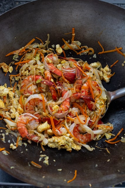 shrimp, vegetables and egg for singapore beehoon