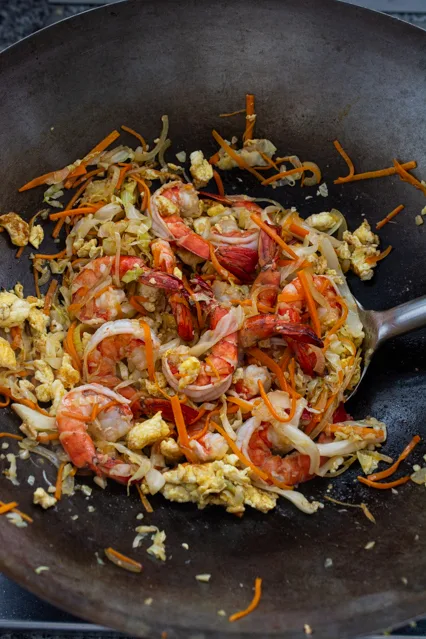 shrimp, vegetables and egg for singapore beehoon