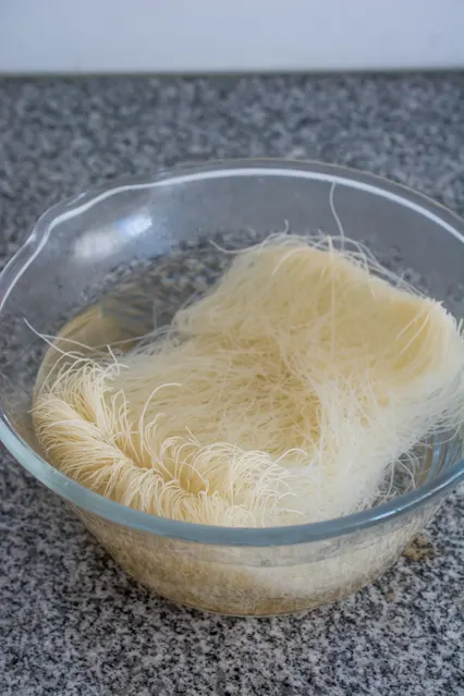 soaking rice vermicelli