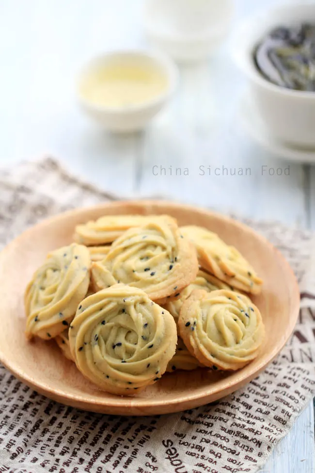 BUTTER COOKIE WITH BLACK SESAME