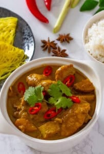 malaysian chicken curry with roti jala and white rice