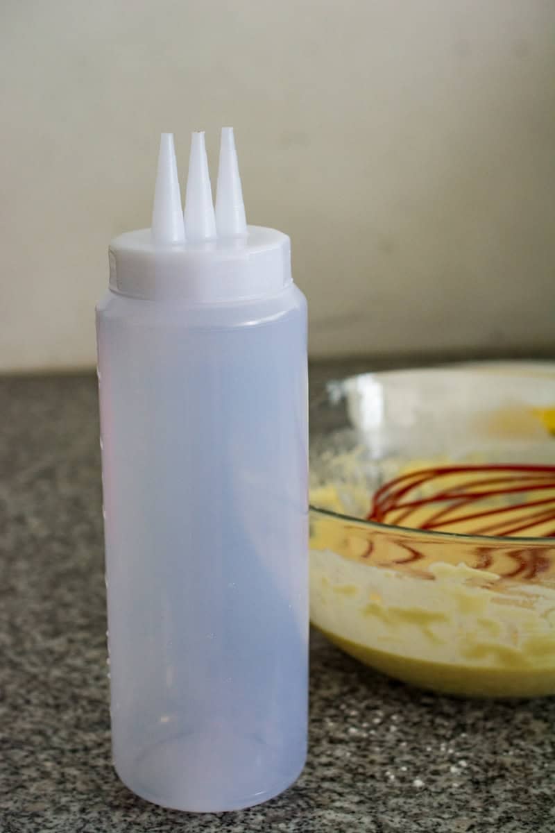 3 nozzle squeeze bottle