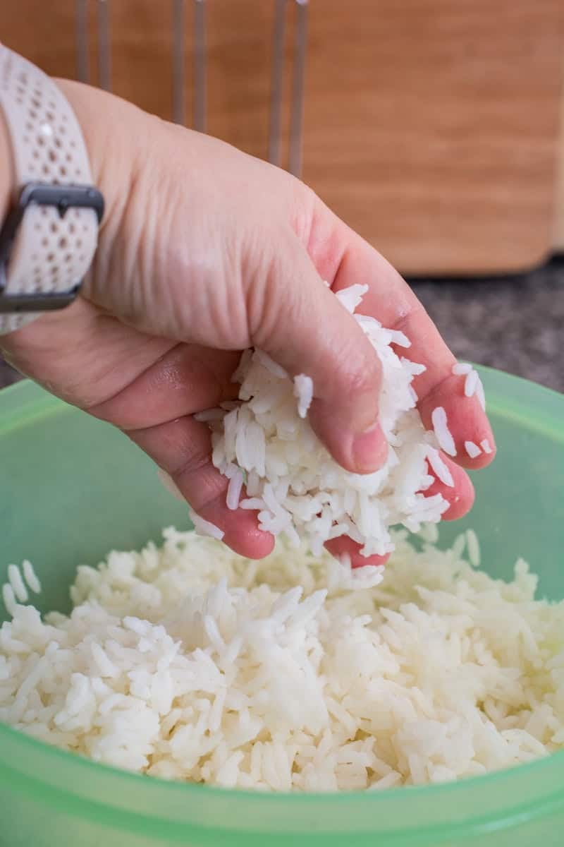 breaking up cooked rice with fingers